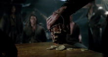 Charger l&#39;image dans la galerie, Pièce dorée - Black Sails (Série TV)
